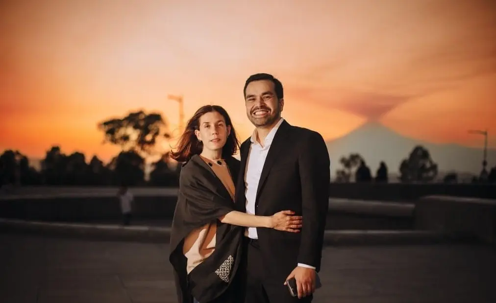 Actualmente, Máynez mantiene una relación con Sarah Aguilar Flaschka, con quien tiene dos hijos.