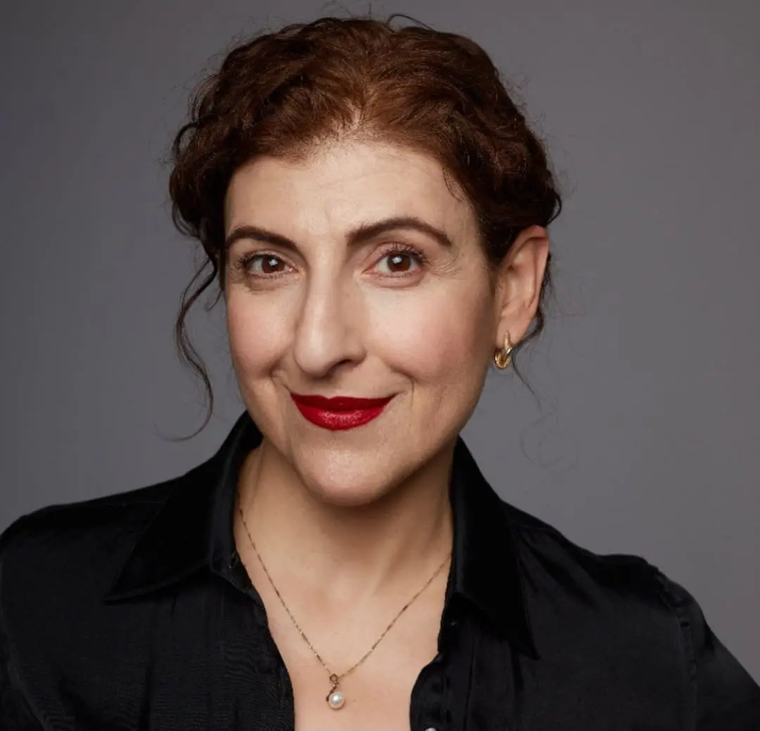 En 2005 debutó en la televisión con la serie 'Fonda Susilla' de Canal Once.