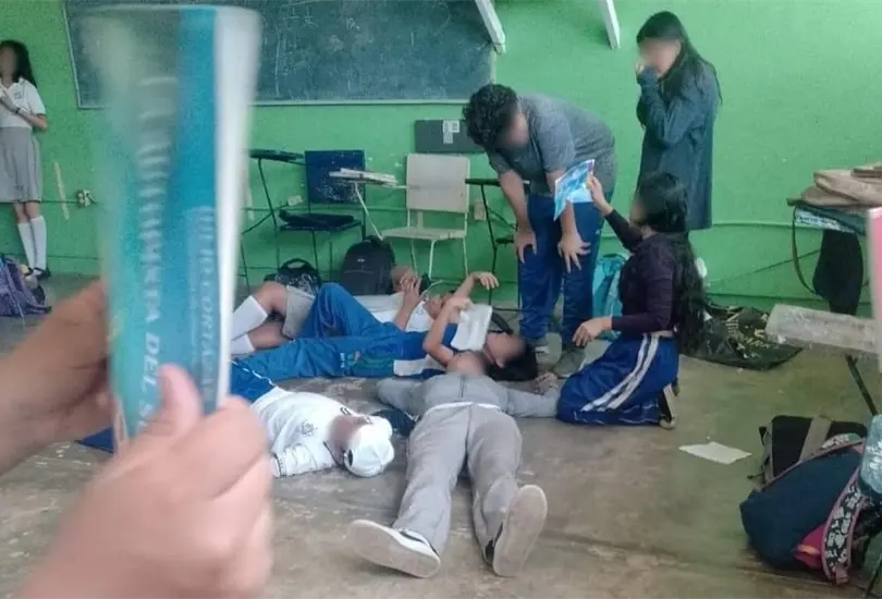 Profesor de matem&aacute;ticas encierra a sus alumnos en sal&oacute;n a 50 grados; algunos se desmayaron