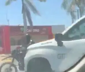 Motociclista se cruza frente a patrulla de la Guardia Nacional y es atropellado en Culiacán