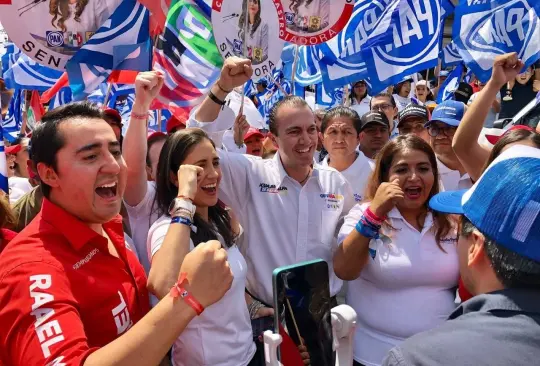 rvañanos ha estado activo en la política mexicana durante varios años. Ha sido miembro del Partido Acción Nacional (PAN), así como ha colaborado con otras fuerzas políticas, como el Partido de la Revolución Democrática (PRD) y el Partido Revolucionario Institucional (PRI).