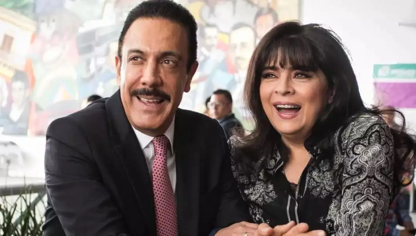 Diversas celebridades han encontrado el amor al lado de políticos mexicanos y han tenido hijos. En algunos casos formaron familias y continúan juntos, pero también ha habido escándalos porque los funcionarios trataron de ocultar su paternidad por varios años.