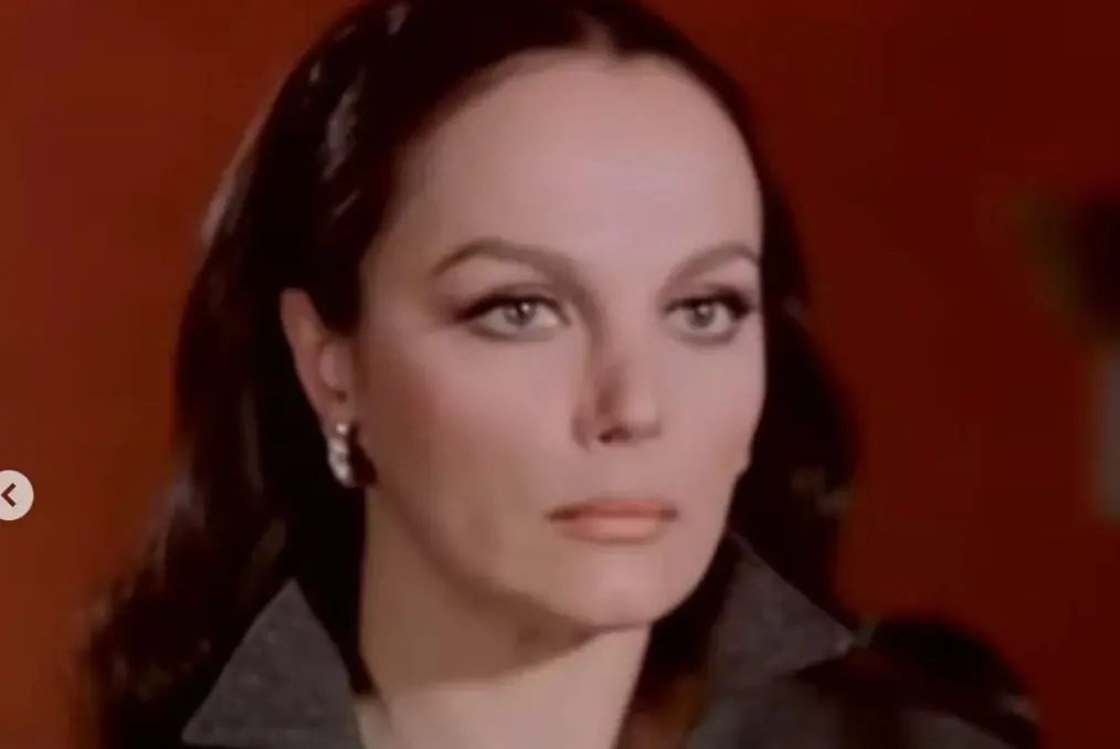 La actriz de origen yugoslavo mantuvo una relación extramarital con el expresidente de México durante varios años, aunque en el 2000 se casaron. Fruto de su relación nacieron sus hijos: Nabila y Alexander.