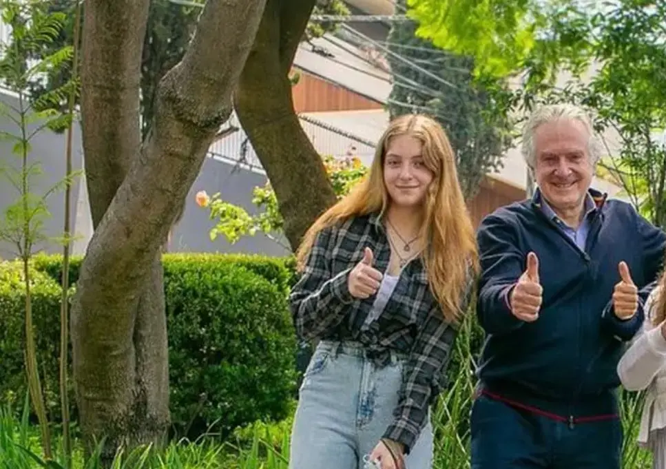 En 2003, la actriz mexicana mantuvo una relación con Santiago Creel y fruto del romance nació Constanza. El panista reconoció a su hija hasta cuatro años después de su nacimiento, pero tras la muerte de Edith González se hizo cargo de ella por completo.