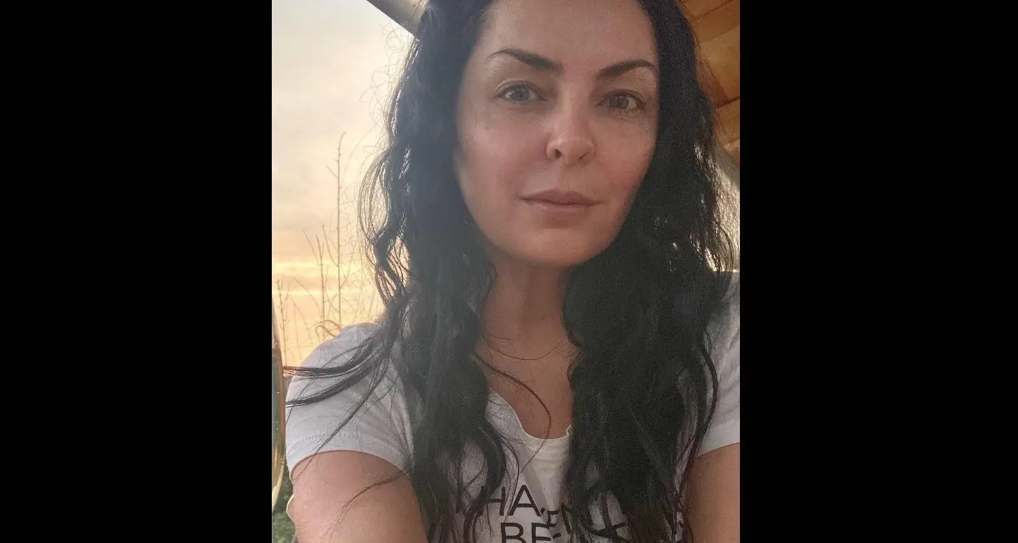 Entró en 1998, en el lugar de Maggie Hegyi, pero tras el fin de las transmisiones, dejó la conducción y se ha enfocado en la actuación.