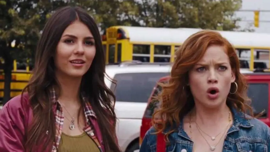 Funsize: Un peque&ntilde;o gran problema (12 de junio). Wren es una chica cuyos planes para asistir al evento escolar del a&ntilde;o terminan cuando tiene que cuidar de su hermano.