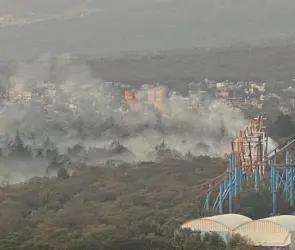Así se vio, desde las alturas, el incendio en el Bosque de Tlalpan, cerca de Six Flags