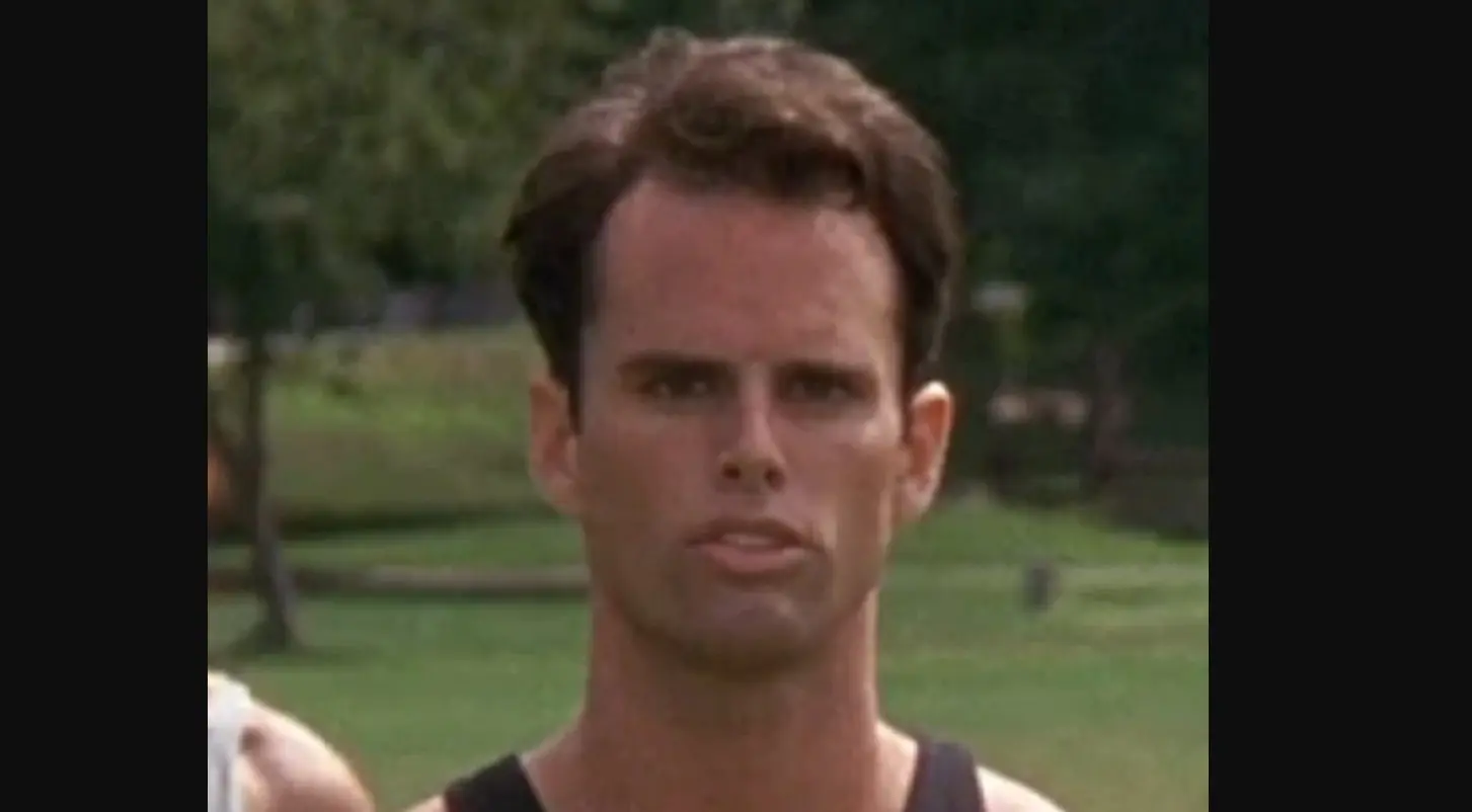 Walton Goggins interpret&oacute; a Charlie.