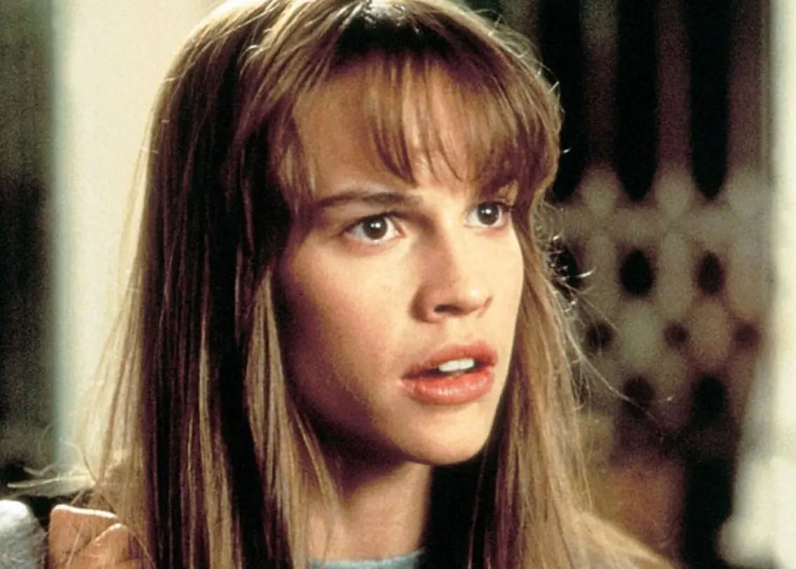 La historia gira en torno a Julie, una joven con mucho resentimiento por la muerte de sus padres en un accidente, que se convierte en la nueva disc&iacute;pula del Se&ntilde;or Miyagi.