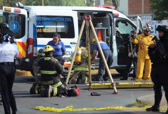 Cuerpos de rescate acudieron al lugar buscando ayudar a las personas atrapadas