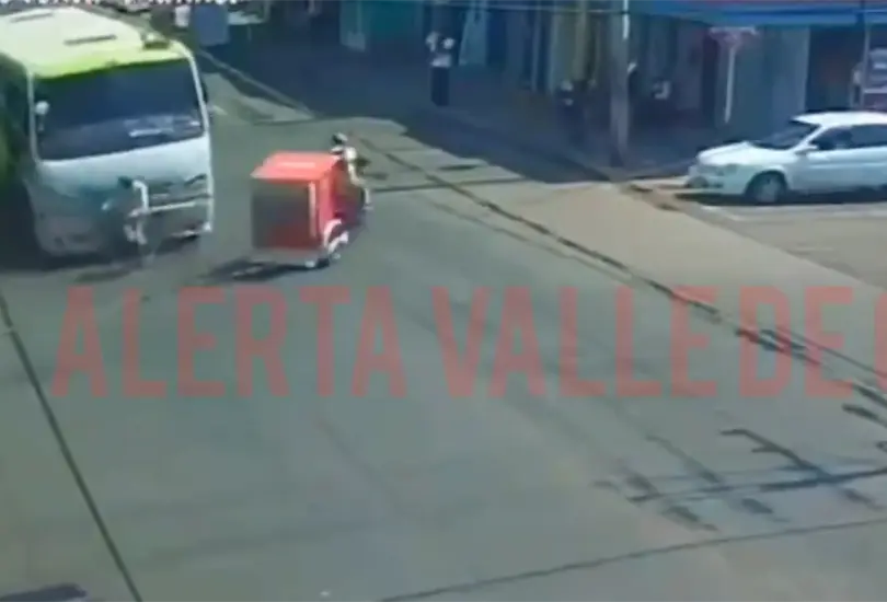 Captan momento exacto en el que cami&oacute;n atropella a abuelito en Edomex; la v&iacute;ctima perdi&oacute; la vida