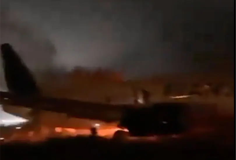 Un avión de la aerolínea Transair sufrió un incidente al salirse de la pista en el aeropuerto internacional Blaise-Diagne de Dakar, la capital de Senegal. Un avión de la aerolínea Transair sufrió un incidente al salirse de la pista en el aeropuerto internacional Blaise-Diagne de Dakar, la capital de Senegal.