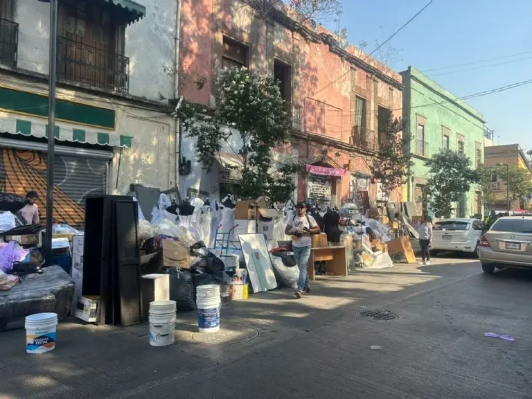 Algunos de los locatarios ya se están trasladando a otra zona Créditos: X