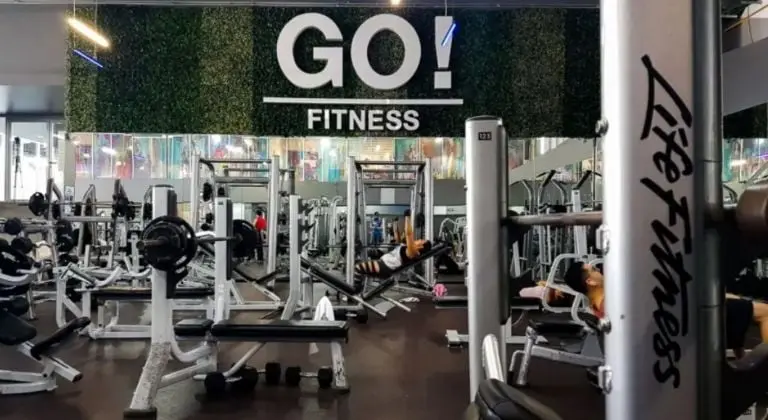 El cuerpo del empleado quedó bajo el agua de la piscina en la que trabajaba. Créditos: gofitness.com.mx