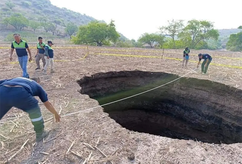 Aparece mega socav&oacute;n en la comunidad de Ahuatepec en Tlapa, Guerrero