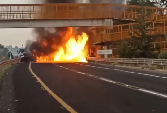 Tráilers impactan en Arco Norte y provocan incendio; se reporta un muerto