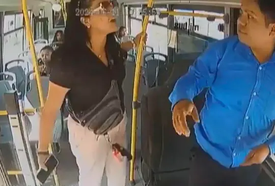 La mujer se indignó fuertemente con el conductor después de que él se volara un tope