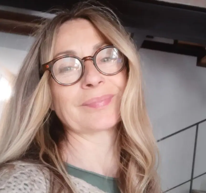 Ha participado en series españolas como 'La última noche del karaoke' y 'La Tira'.