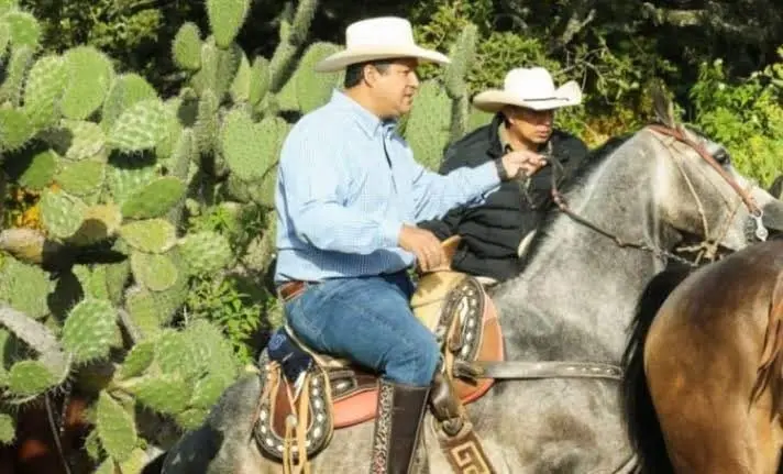 Gobernador de Guanajuato en apuros tras fuerte ca&iacute;da de caballo que le fractura dos costillas