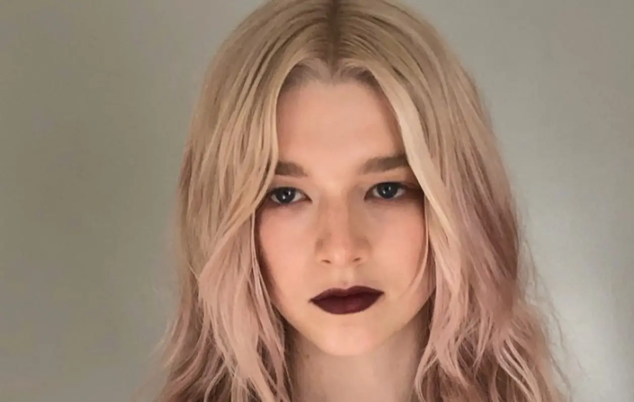 Algo similar vivió la actriz estadounidense Hunter Schafer, famosa por su papel de Jules en la serie 'Euphoria', quien comenzó su transición de género a los 12 años.