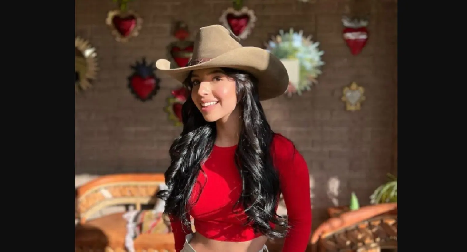 Adem&aacute;s de las paredes de ladrillos adornadas con figuras tradicionales mexicanas.