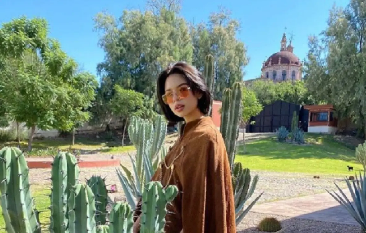 En algunas de las fotos se pueden apreciar los largos pasillos y los patios con los que cuenta la residencia.