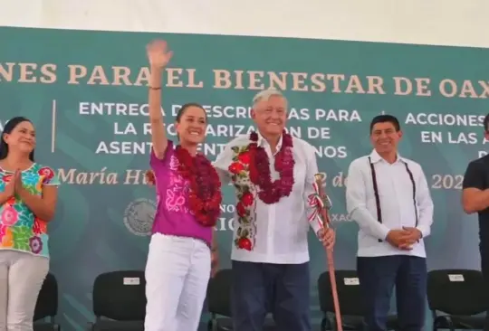 A pesar del movimiento ambos políticos continuaron en la conferencia de prensa