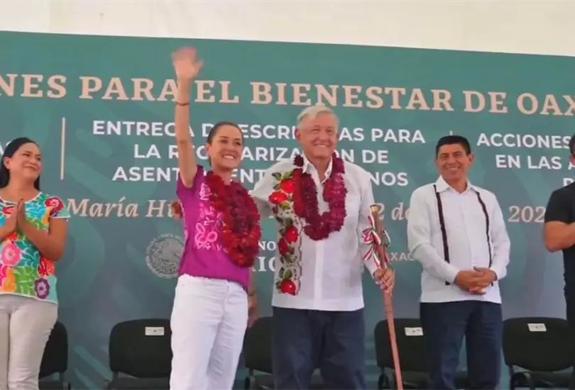 A pesar del movimiento ambos pol&iacute;ticos continuaron en la conferencia de prensa