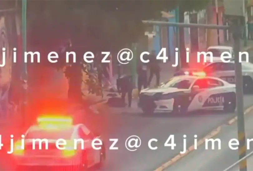 Delincuentes intentan huir de polic&iacute;as y se estrellan brutalmente en CDMX