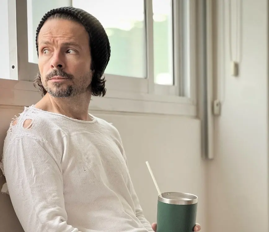 Ahora tiene 46 años, ha trabajado en series como 'Médicos, línea de vida' y 'El niñero'.