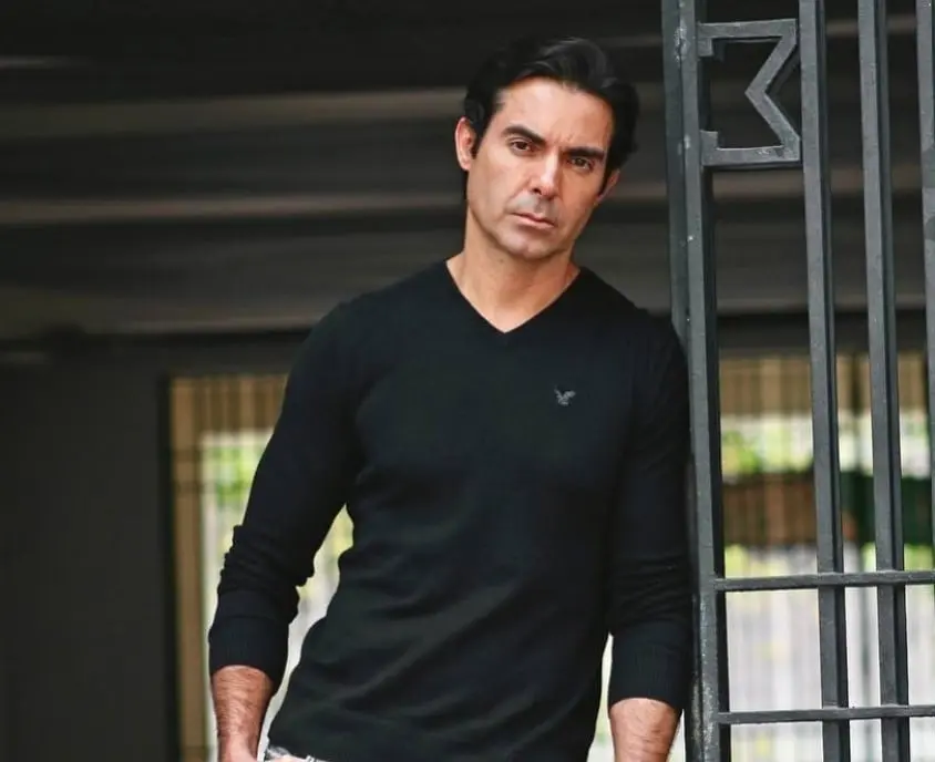 Ahora tiene 45 años, es padre de cuatro hijos y mantiene un noviazgo con una mujer llamada Alejandra Gálvez. Ha trabajado en telenovelas como 'Por amar sin ley' y 'A que no me dejas'.