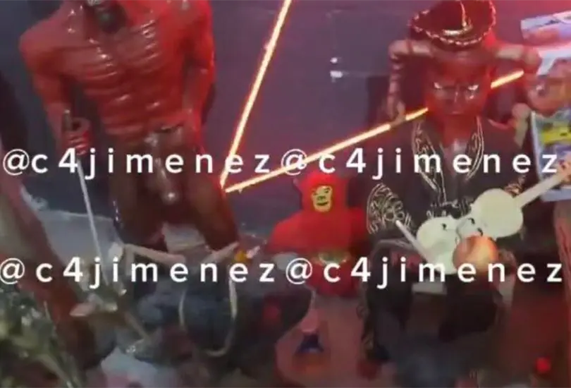 En el altar se pueden ver varias figuras pertenecientes a entes demoniacos En el altar se pueden ver varias figuras pertenecientes a entes demoniacos