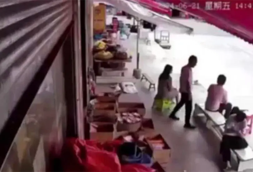 El hombre atac&oacute; a las personas por la espalda