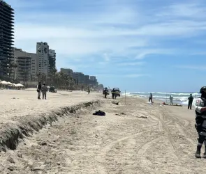 Aterradoras imágenes: Aparecen dos cadáveres con huellas de tortura flotando en playas de Acapulco