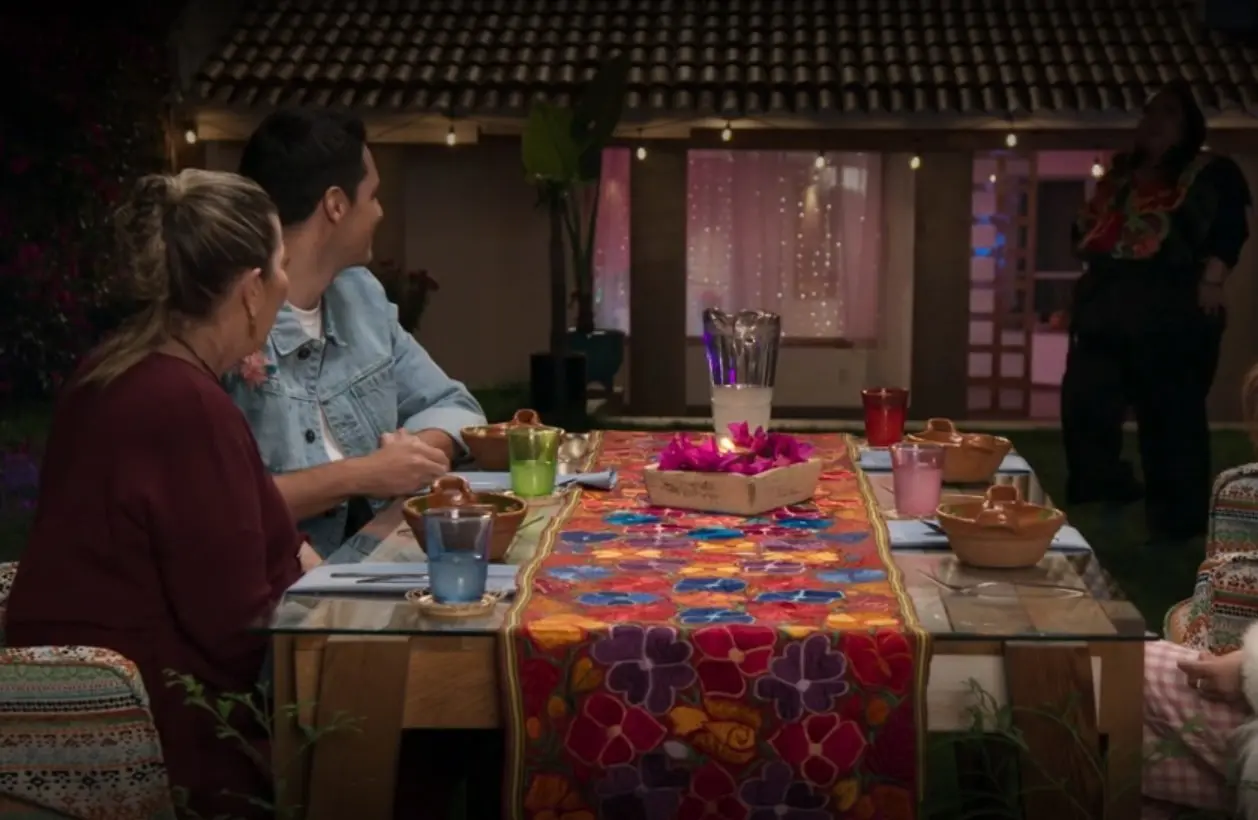 Tambi&eacute;n tiene una mesa al aire libre, donde suele desayunar o comer.