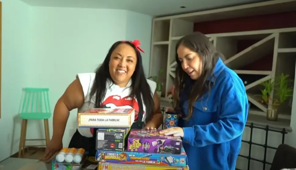 Tiene un espacio destinado para las botellas que le regalan, aunque ha aclarado que ella no bebe.