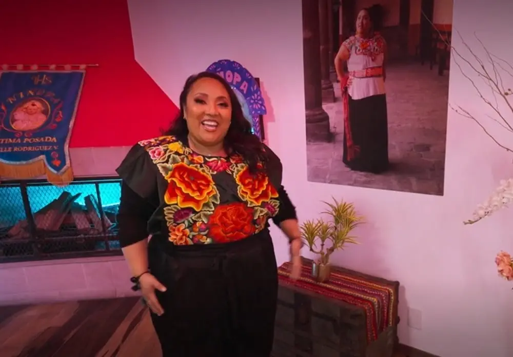 Tambi&eacute;n tiene fotograf&iacute;as suyas en toda la casa.