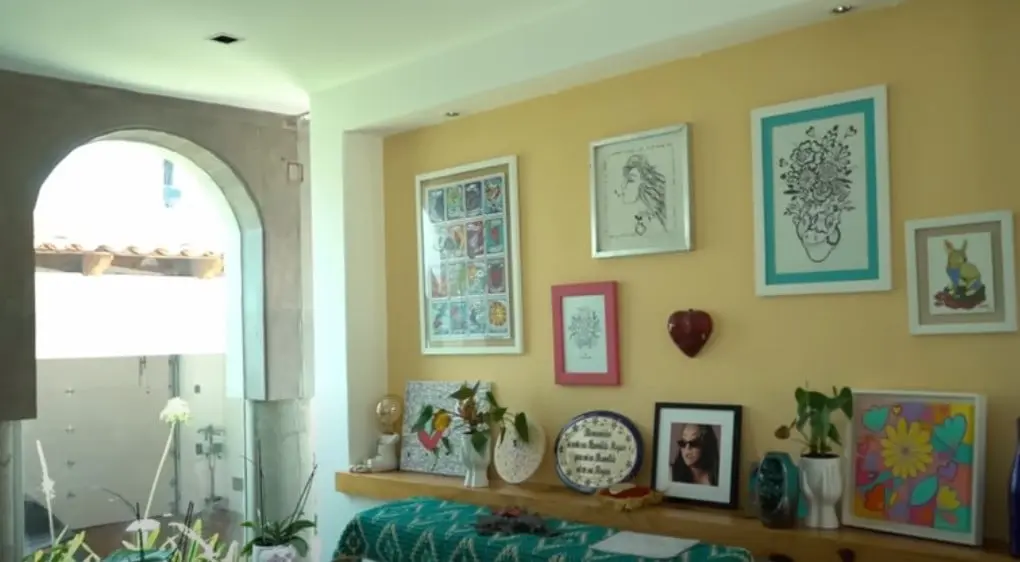 Para la decoraci&oacute;n, la actriz ha combinado detalles del folclore mexicano con su gusto por el arte.