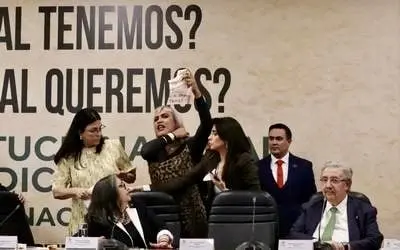 Diputada María Clemente reclama a ministra Norma Piña en el Primer foro por justicia trans | VIDEO