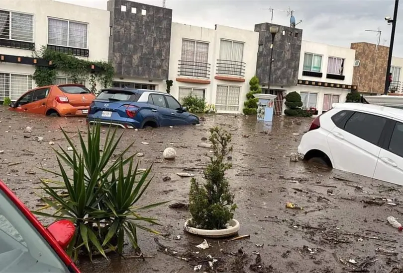 Varias casas quedaron bajo el agua del canal