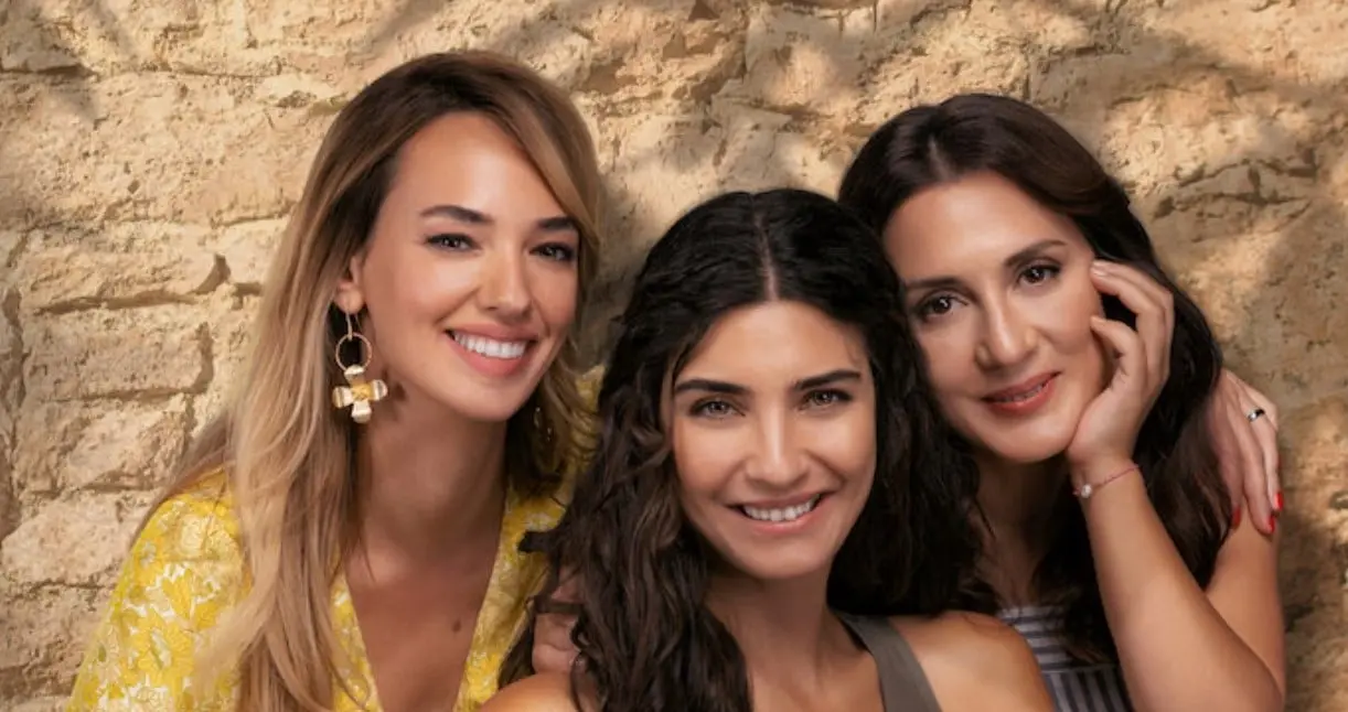 Mi otra yo: Temporada 2 (11 de julio). Las tres mejores amigas parecieran haber alcanzado la felicidad plena tras todo lo que descubrieron, solo que la vida las vuelve a poner a prueba.