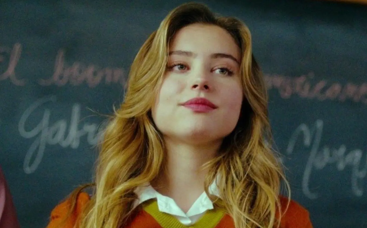 La primera vez: Temporada 2 (10 de julio). Una reveladora llamada de Luisa anunciando su embarazo pone el mundo de Granados de cabeza. Aturdido por la posibilidad de una paternidad prematura, Romeo se da cuenta de que por sus propios errores pondrá en riesgo sus posibilidades con la mujer que ama.