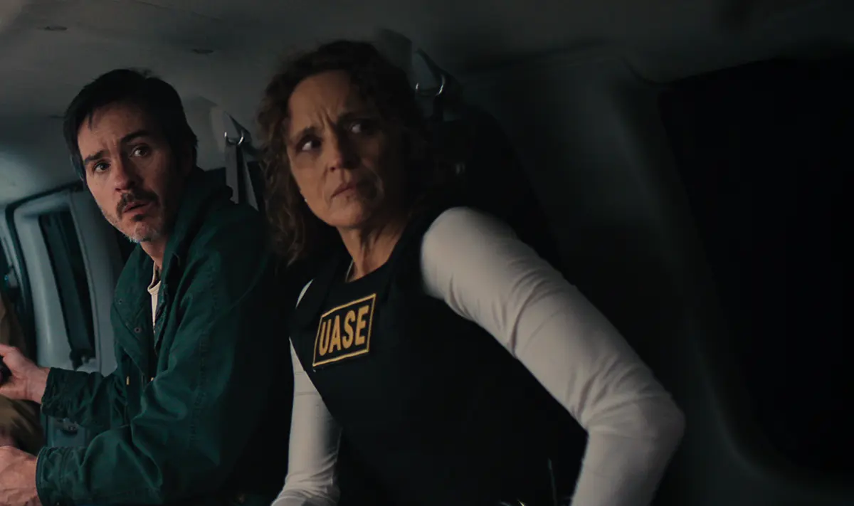 No negociable (26 de julio). El negociador de rehenes Alan Bender acude a rescatar de un secuestro al presidente, pero también debe mediar por su propia esposa y su matrimonio.