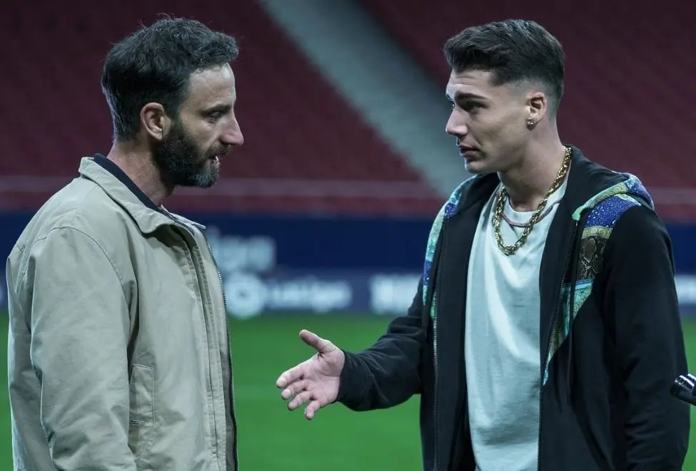 El campeón (12 de julio). Tras una pelea que lo deja en el banquillo, un futbolista temperamental comienza a recibir clases con un tutor que le enseñará a enfrentar sus miedos.