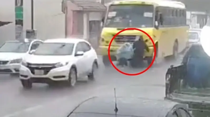 En el video se puede apreciar el momento en que el camión atropelló a la niña En el video se puede apreciar el momento en que el camión atropelló a la niña