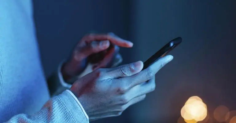 En la actualidad los celulares nos permiten tener una banca móvil. Foto: Freepik