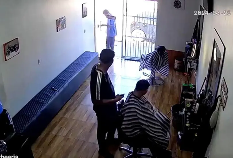 El agresor entr&oacute; haci&eacute;ndose pasar por un cliente