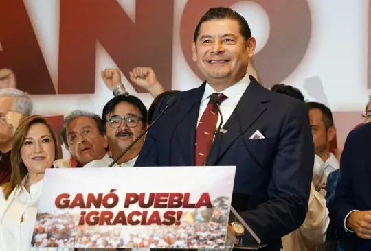 Después de varias horas de espera, Armenta se proclamó como el gobernador de Puebla Después de varias horas de espera, Armenta se proclamó como el gobernador de Puebla