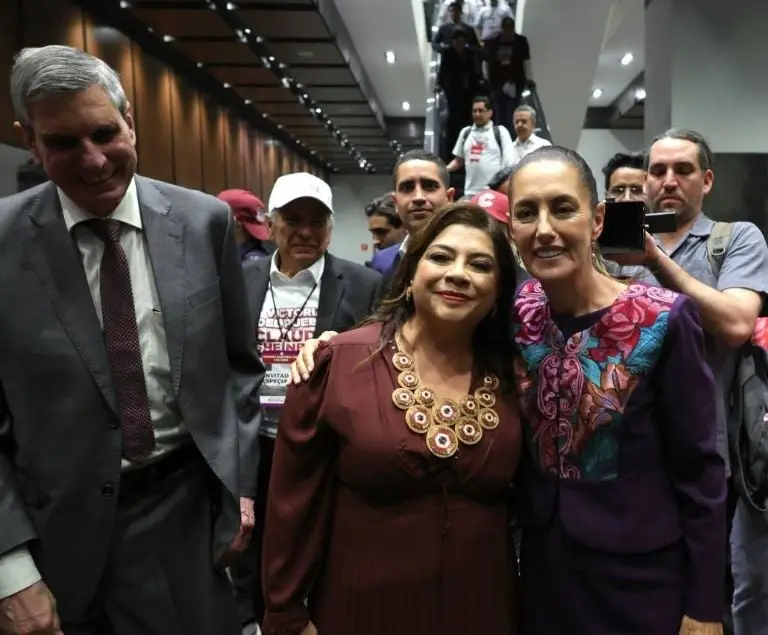 Clara Brugada celebra junto a Sheinbaum triunfo - Especial
