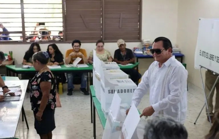El voto de 'Huacho' Díaz. Foto: Instagram (huachodiazmena.oficial).